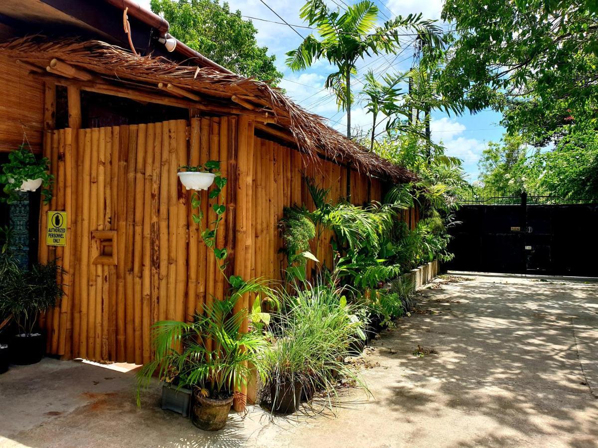 MJ's Residences Garden Hotel Moalboal Exterior foto