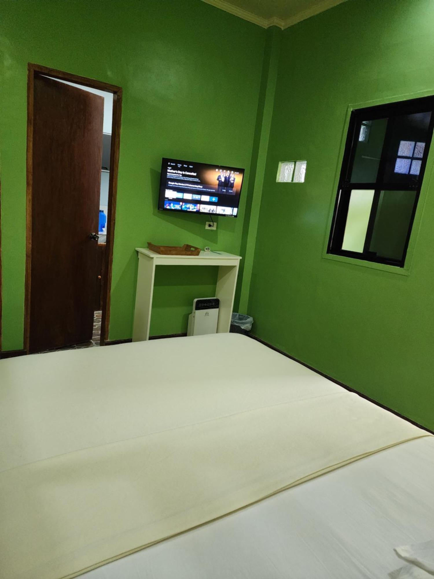 MJ's Residences Garden Hotel Moalboal Exterior foto