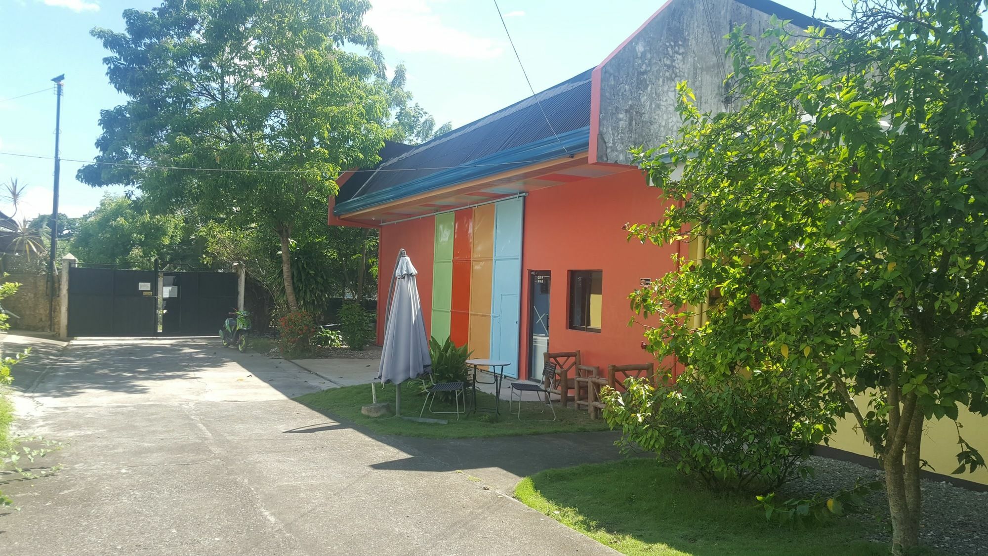 MJ's Residences Garden Hotel Moalboal Exterior foto